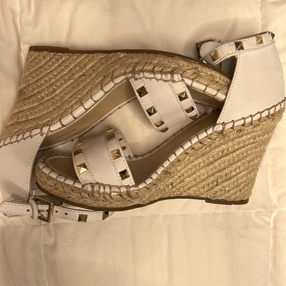 Brand new. Wore once